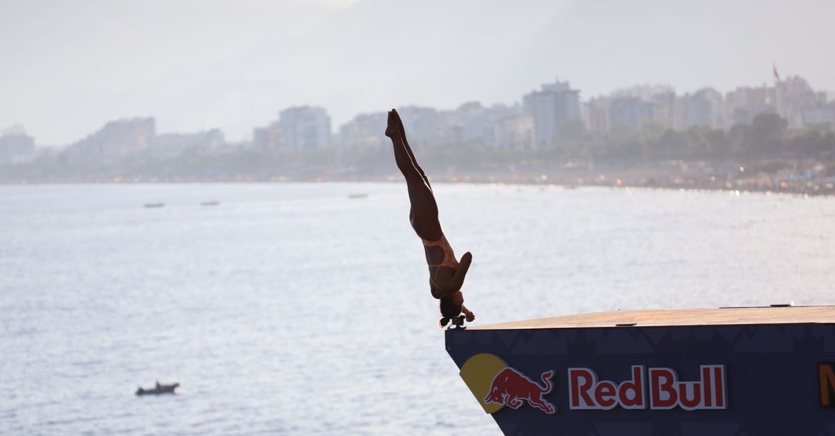 Professional diver mid-air dive during competition in Antalya, Türkiye, showcasing athletic prowess.
